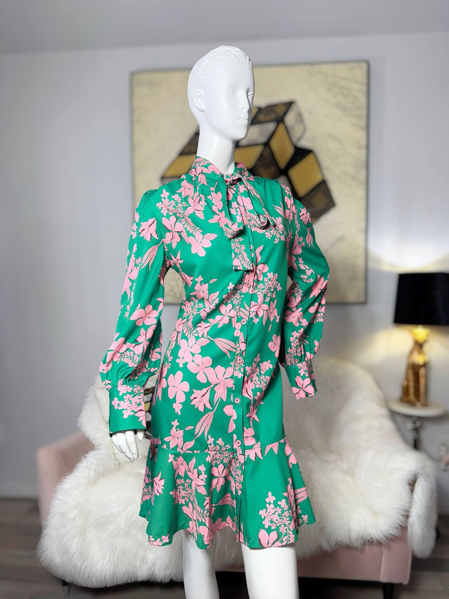 Women's dress with floral print and sleeves